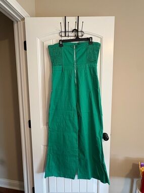 Strapless Green Jumpsuit with Front Zipper
BRAND NEW